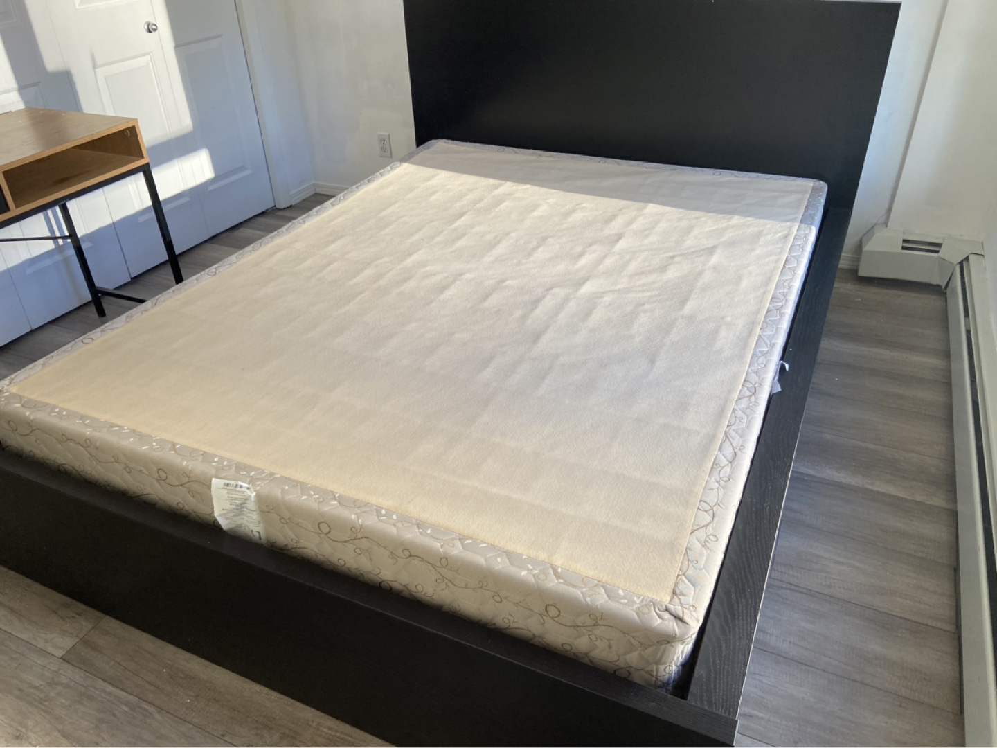 Queen bed frame, mattress and box spring - photo 3