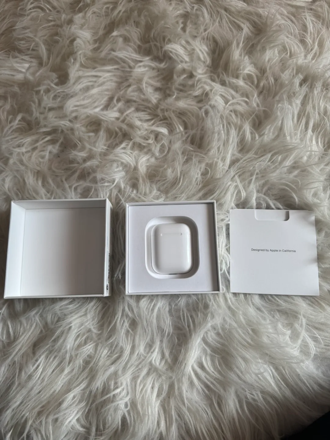Apple AirPods with Charging Case image indicator(5)