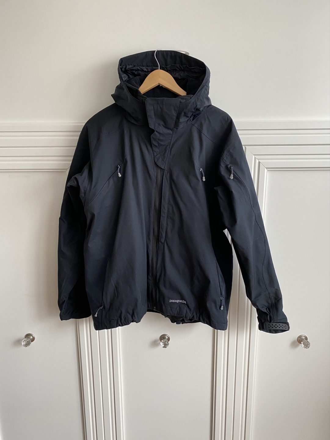 Patagonia Men's Size Large Black ski Jacket