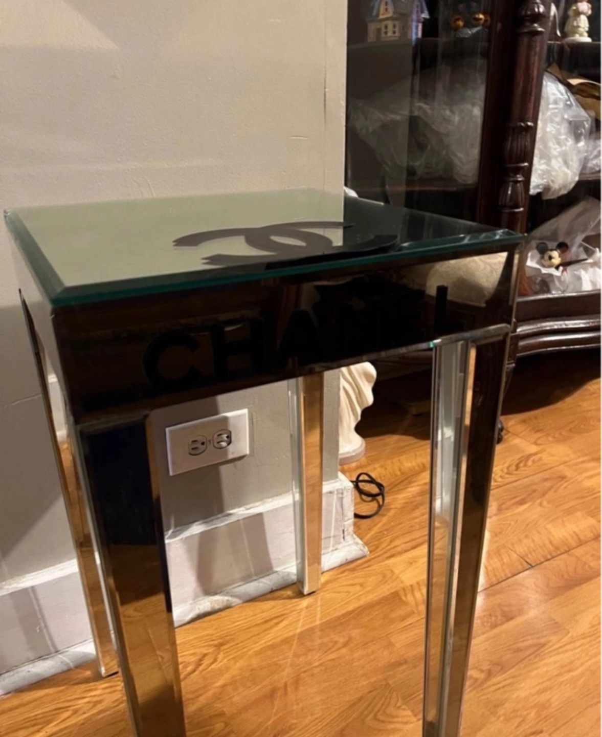 Chanel Mirrored Side Table💚