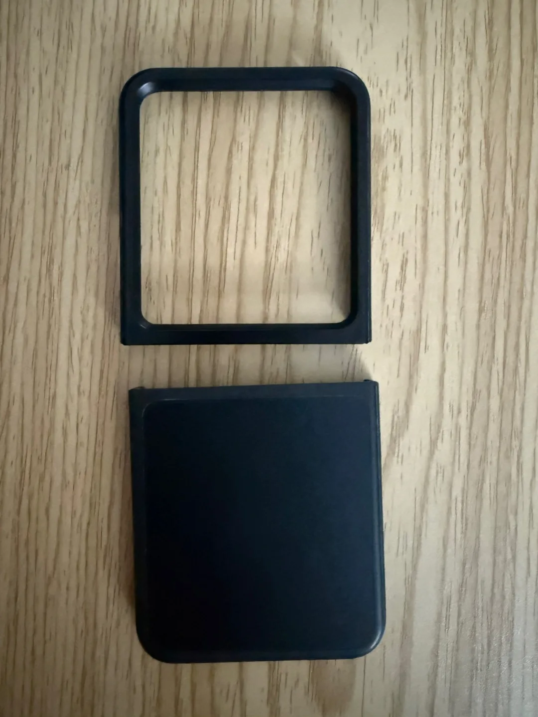 Galaxy Z Flip5 cover black thumbnail