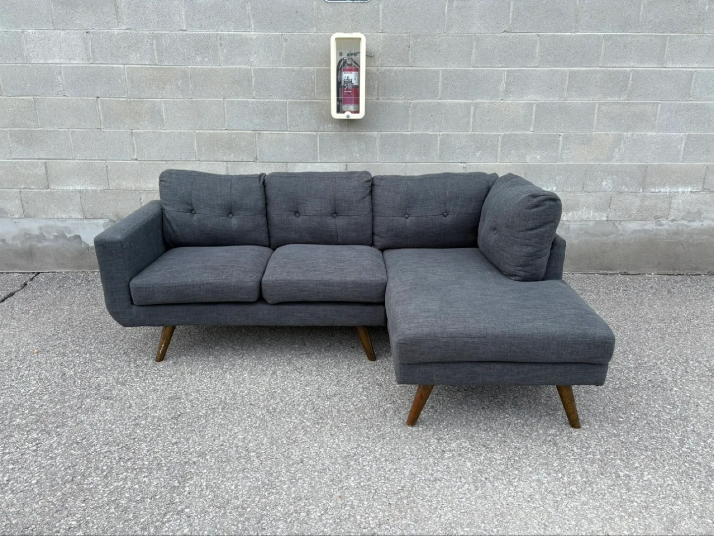 FREE DELIVERY✅• GREY SMALL SECTIONAL COUCH / SOFA w/ CHAISE thumbnail