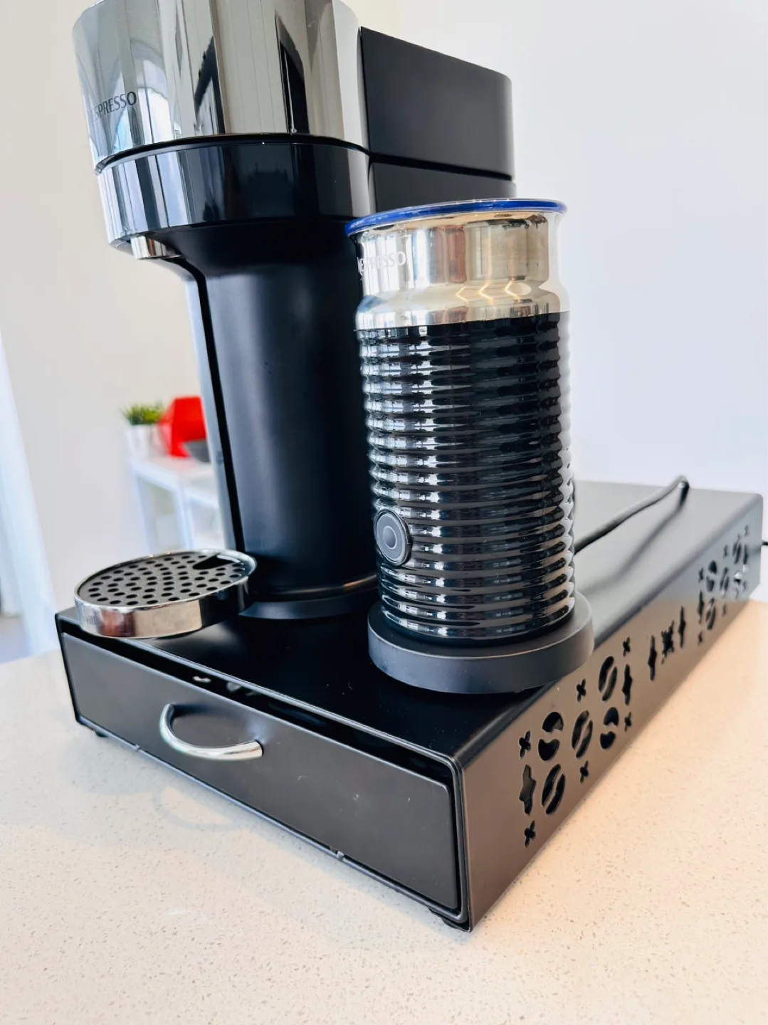 Kit Nespresso coffee machine and milk frother image indicator(3)