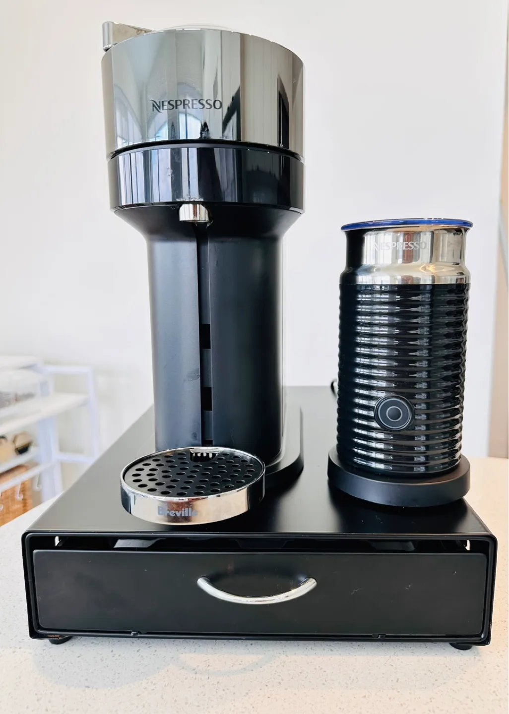 Kit Nespresso coffee machine and milk frother image indicator(2)