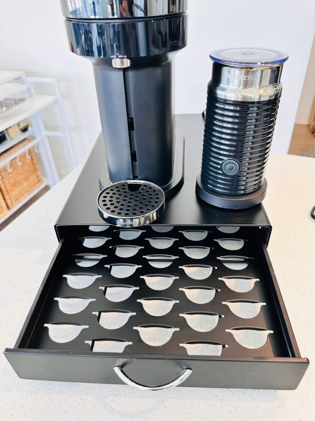 Kit Nespresso coffee machine and milk frother image indicator(4)