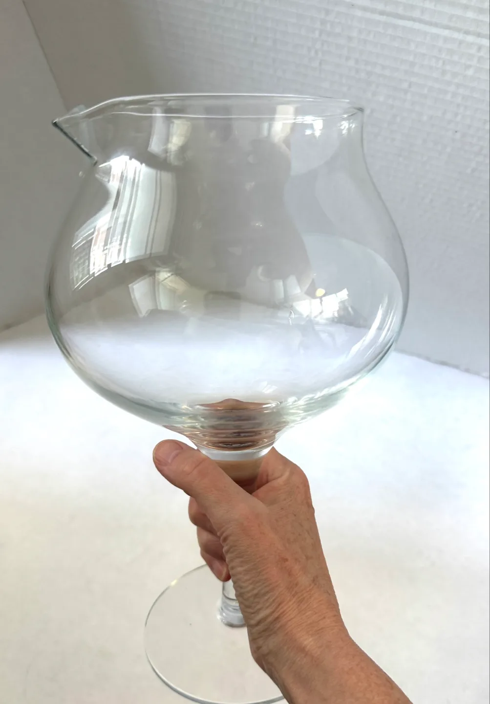 Large Clear Glass Wine Decanter, great for summer bbq! image indicator(3)