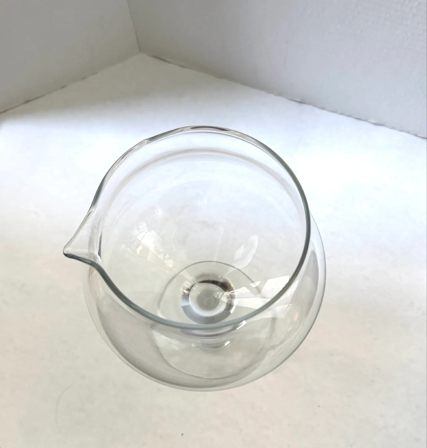 Large Clear Glass Wine Decanter, great for summer bbq! image indicator(2)