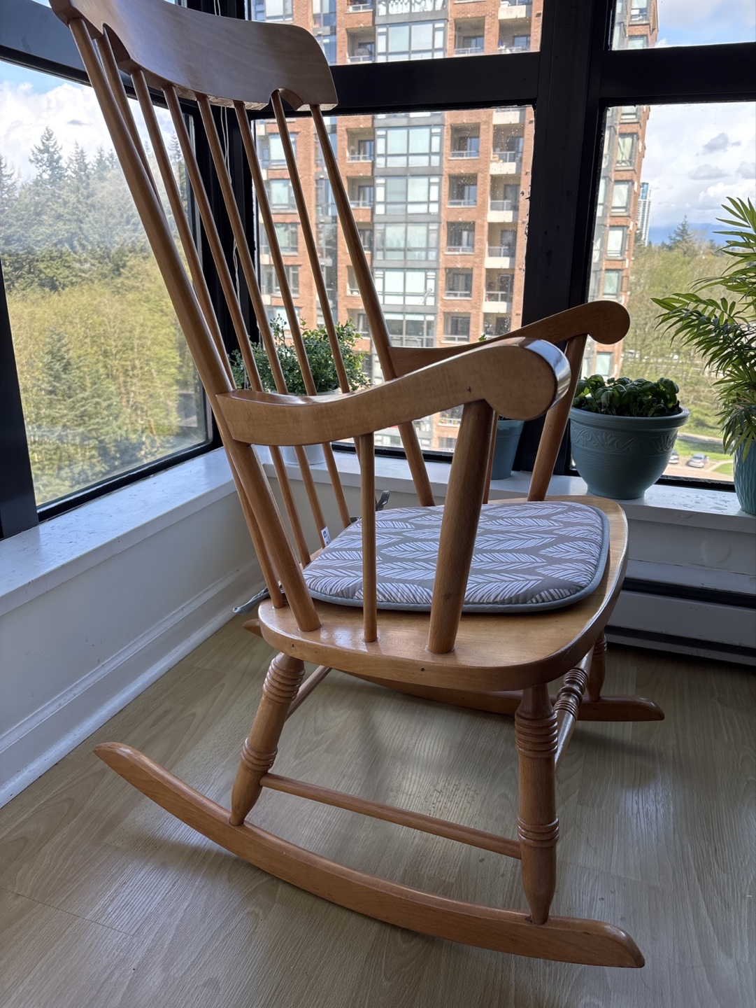 Solid Wood Rocking Chair - photo 3