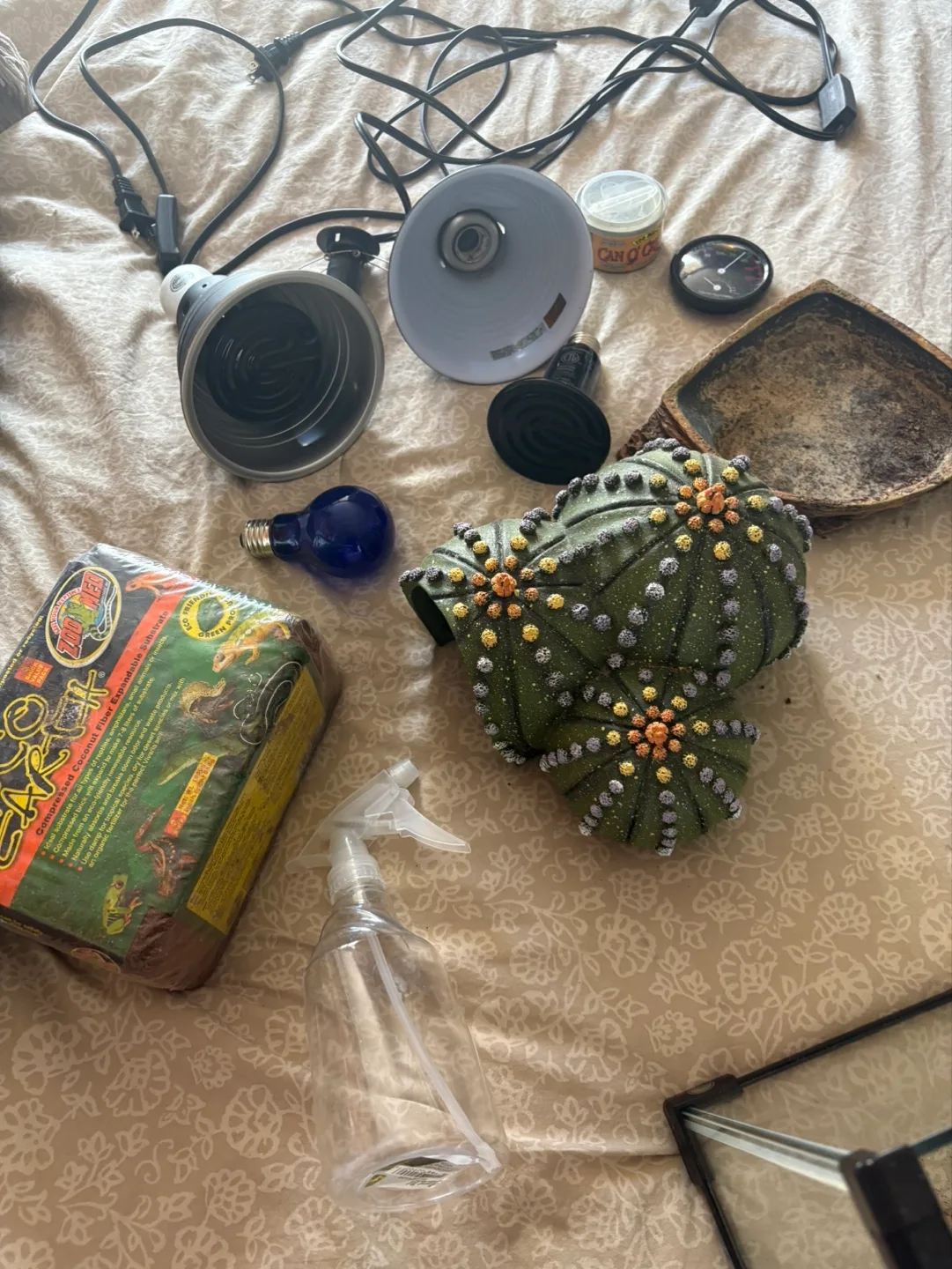 Reptile Habitat Starter Kit image indicator(2)