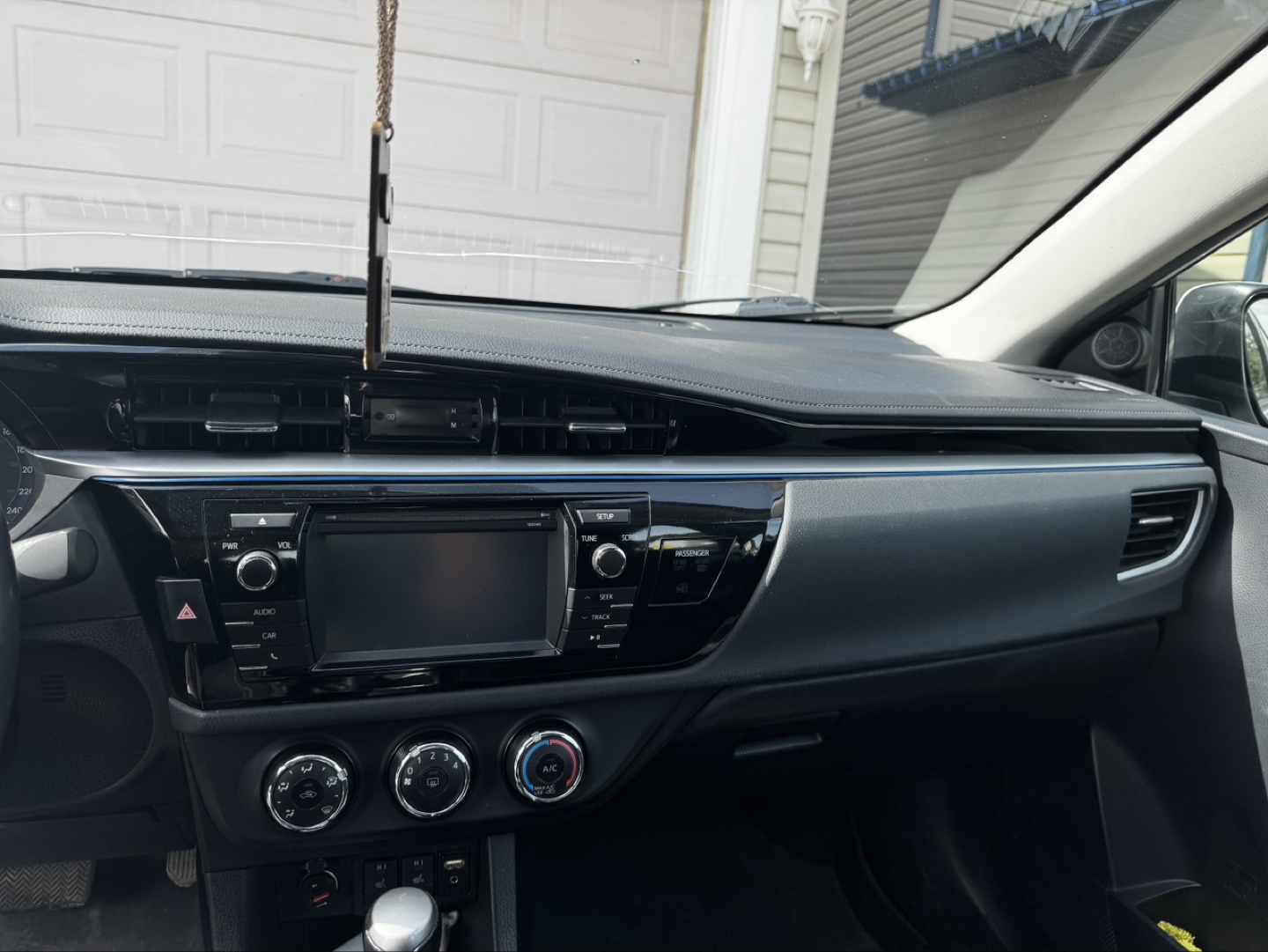 2015Toyota Corolla S - White - photo 5
