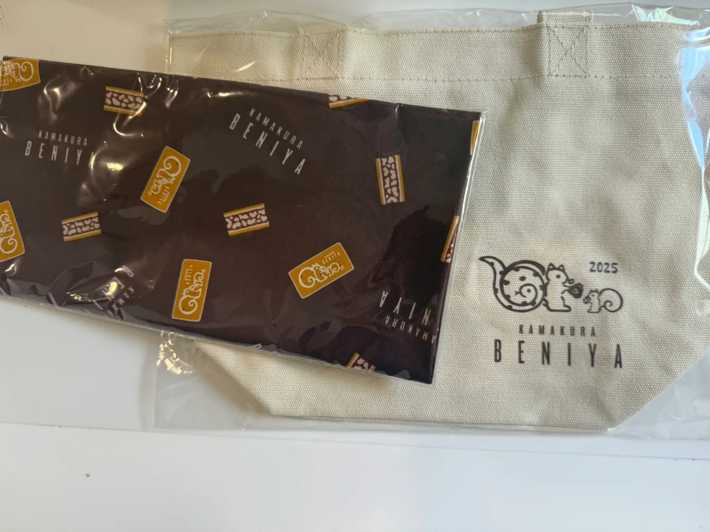 Kamakura Beniya Tote Bag and Handkerchief Set thumbnail