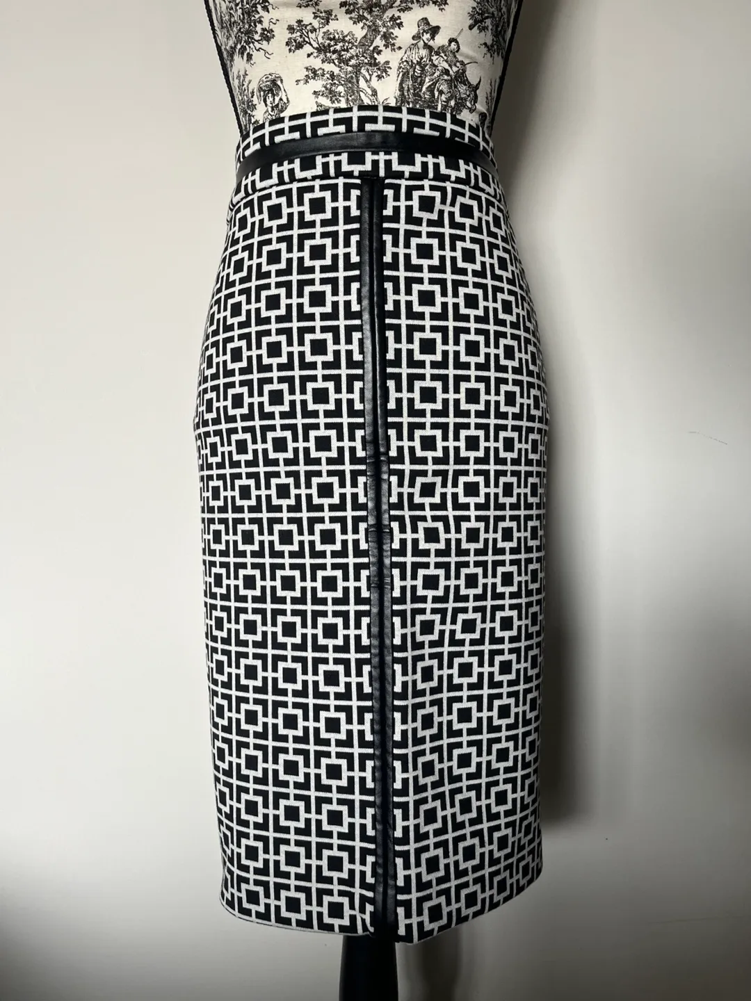 Black and White Geometric Pencil Skirt thumbnail