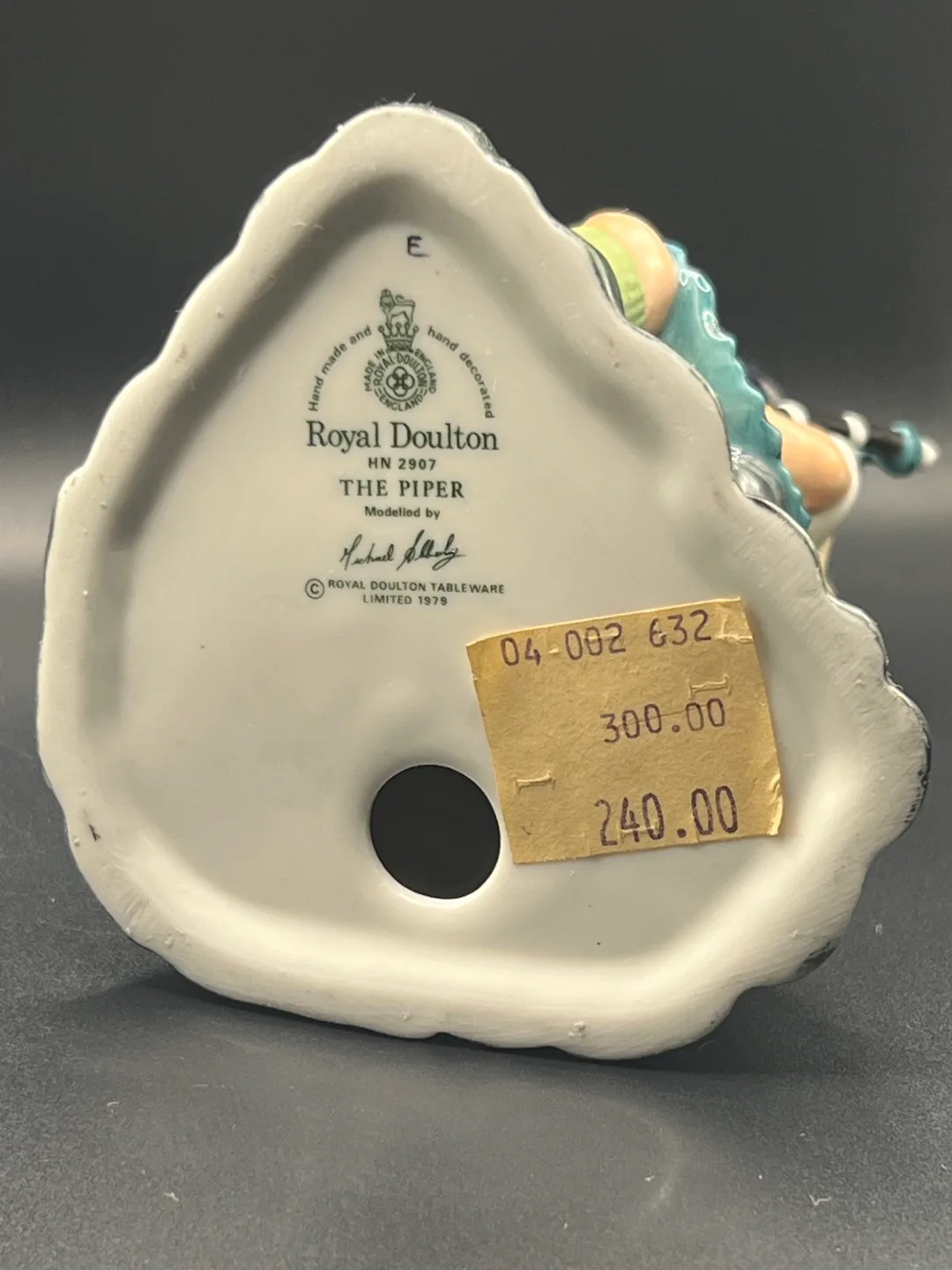 Royal Doulton The Piper Figurine HN 2907 image indicator(5)