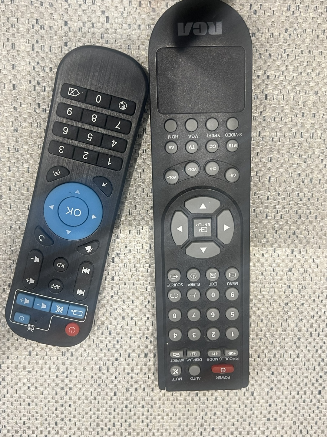 RCA 19" Wall-Mounted TV with Remote and Mount - photo 3