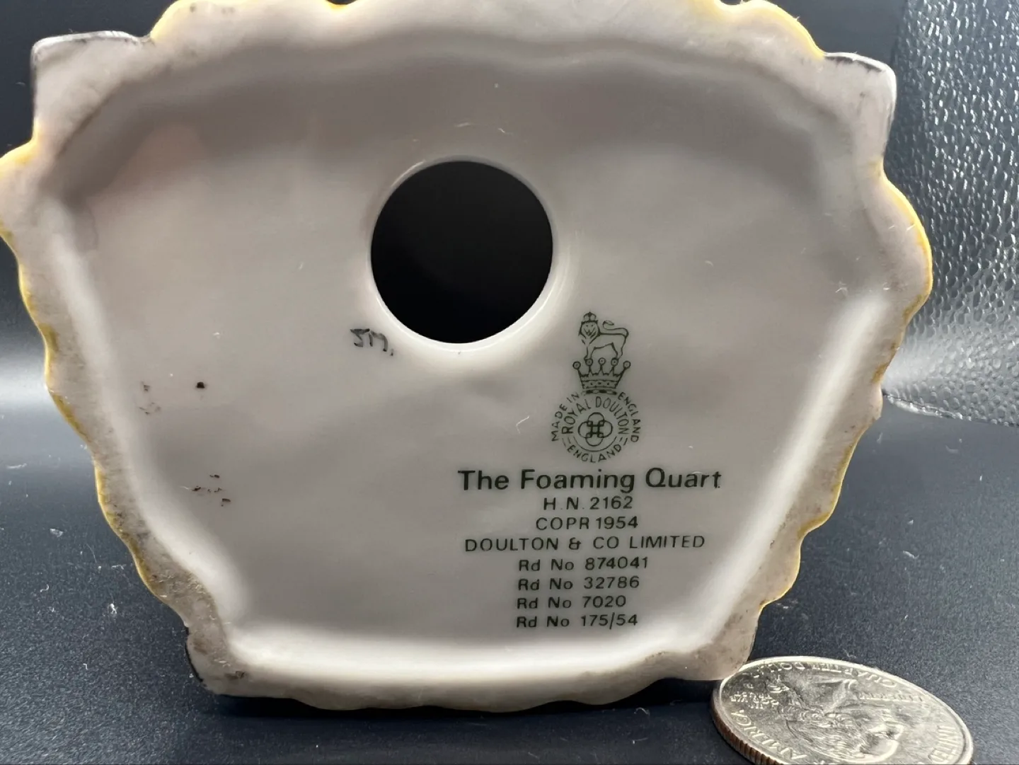 Vintage Royal Doulton The Foaming Quart Figurine image indicator(5)