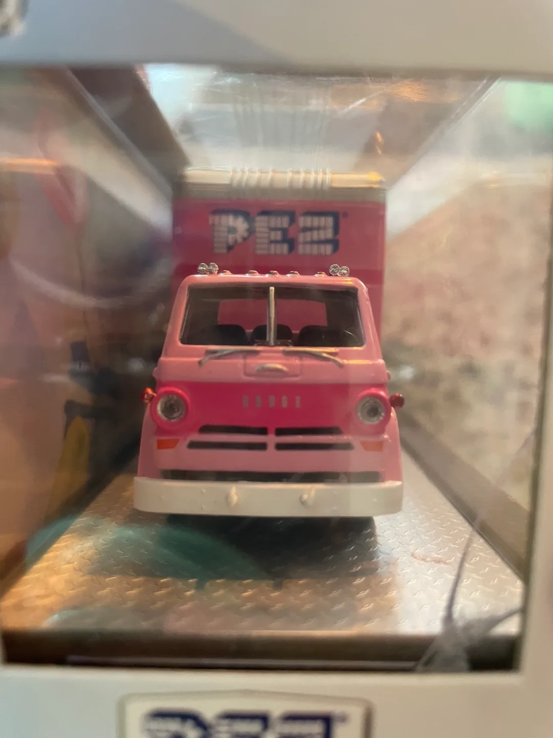 M2 Machines Auto Haulers PEZ 60 DODGE L100 /60 VW Bus image indicator(5)