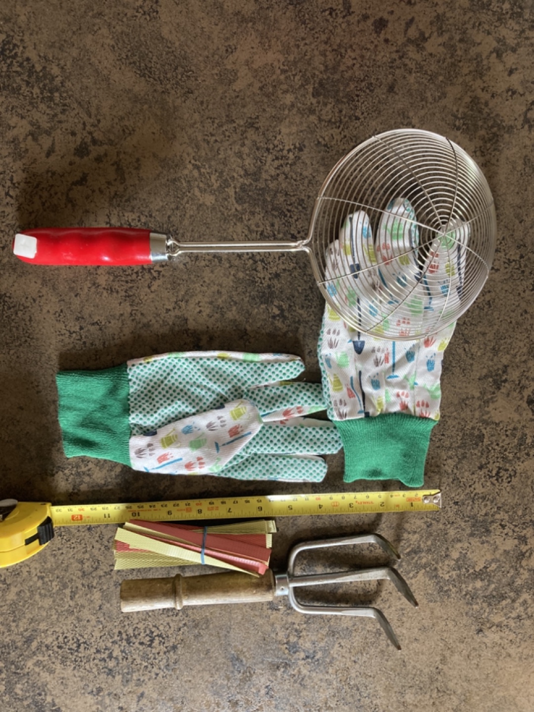 Gardening tools and accessories bundle