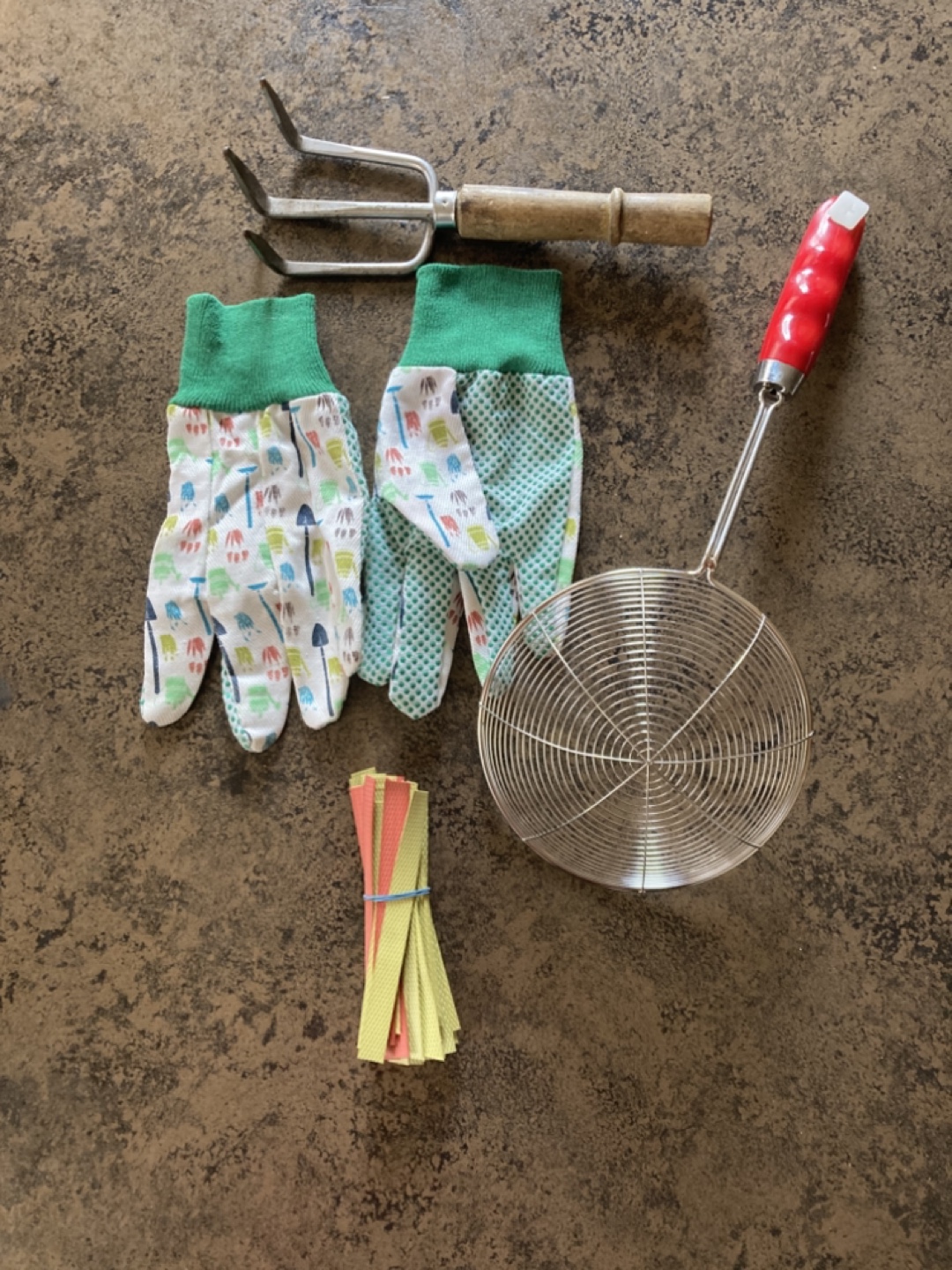 Gardening tools and accessories bundle - photo 2