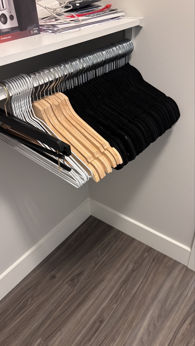 80 Hangers Mix - Move-out Sale ⚡
