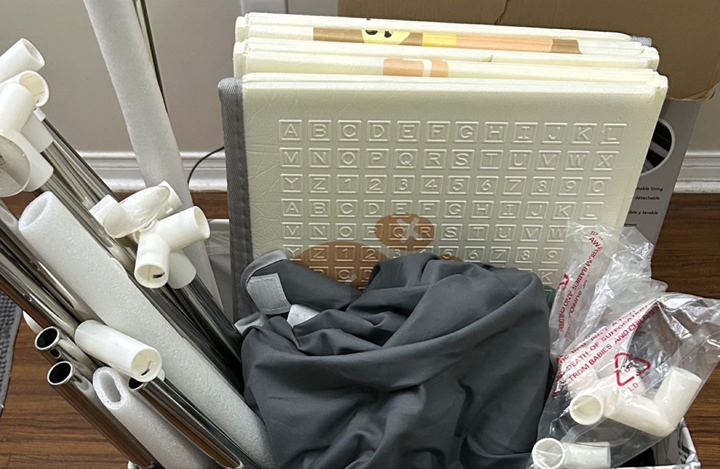Baby Playpen with Zipper Gate - FREE DELIVERY IN GTA - photo 2