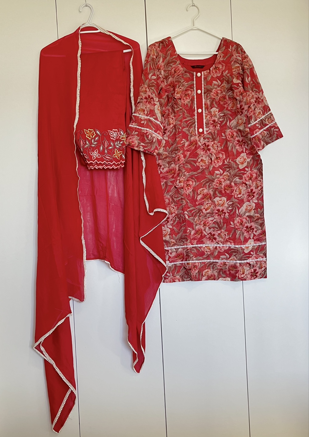 Three-Piece Women's Salwar Kameez Suit Set - Floral Print - photo 3