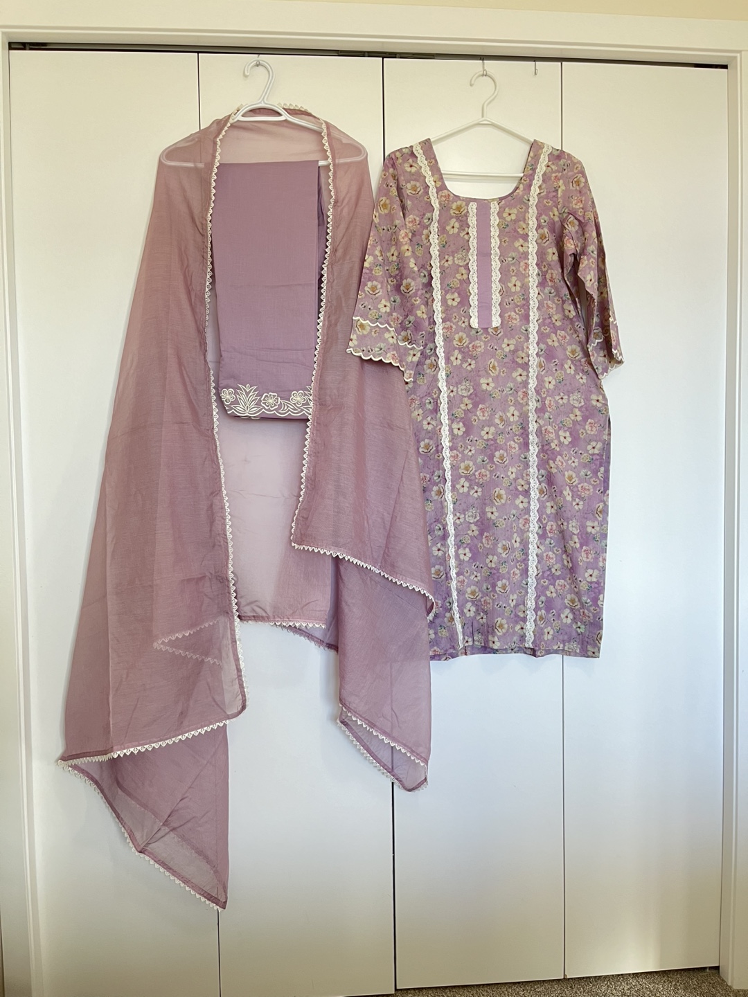Three-Piece Women's Salwar Kameez Suit Set - Floral Print - photo 5