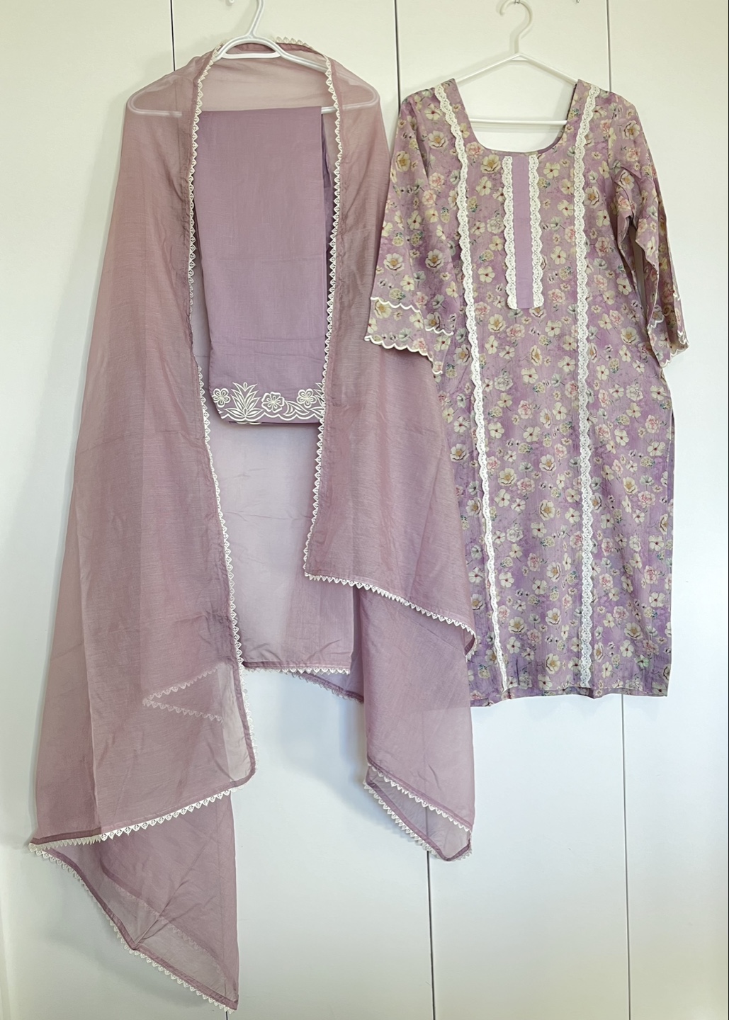 Three-Piece Women's Salwar Kameez Suit Set - Floral Print - photo 2
