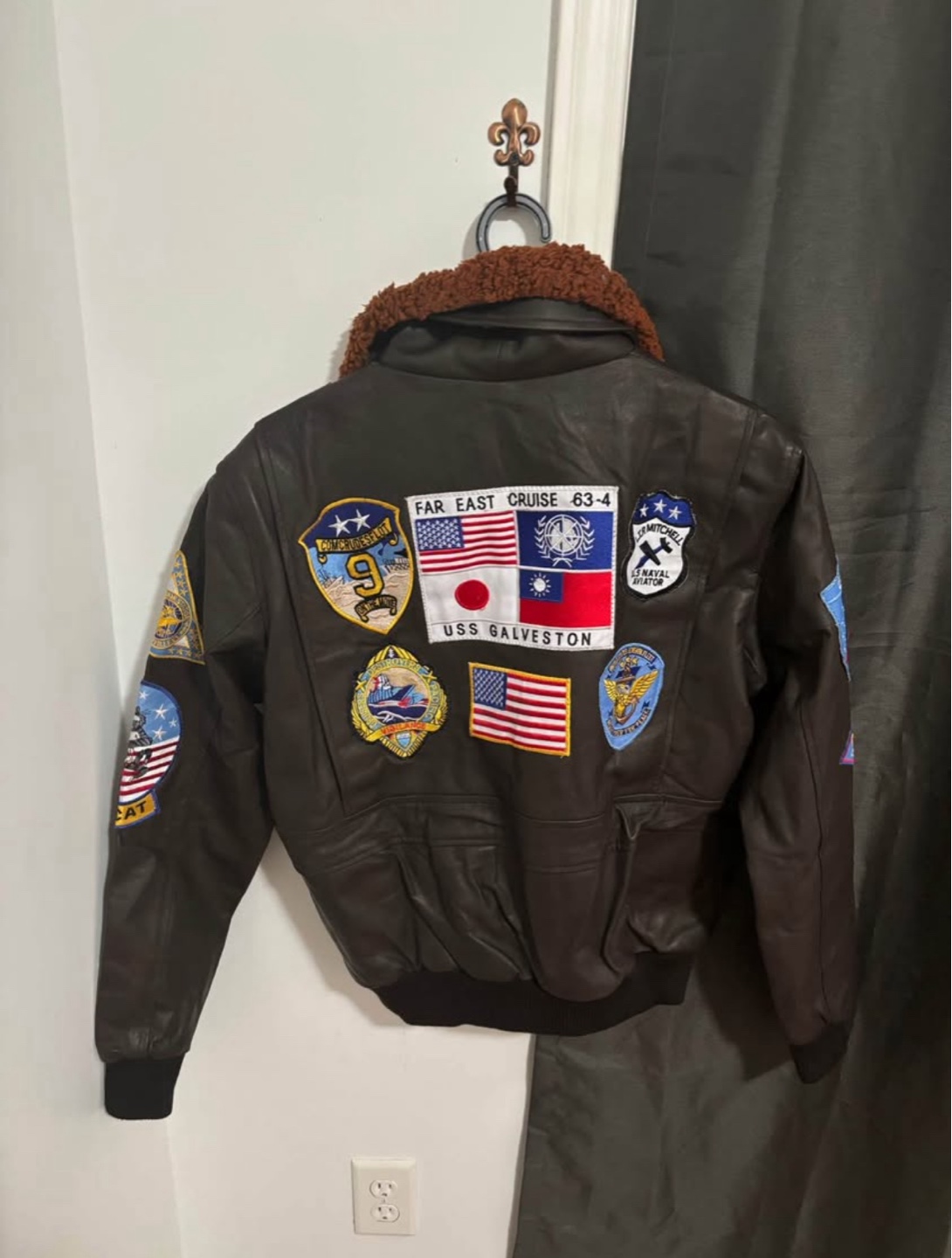 Vintage Leather Bomber Jacket with Patches - photo 2