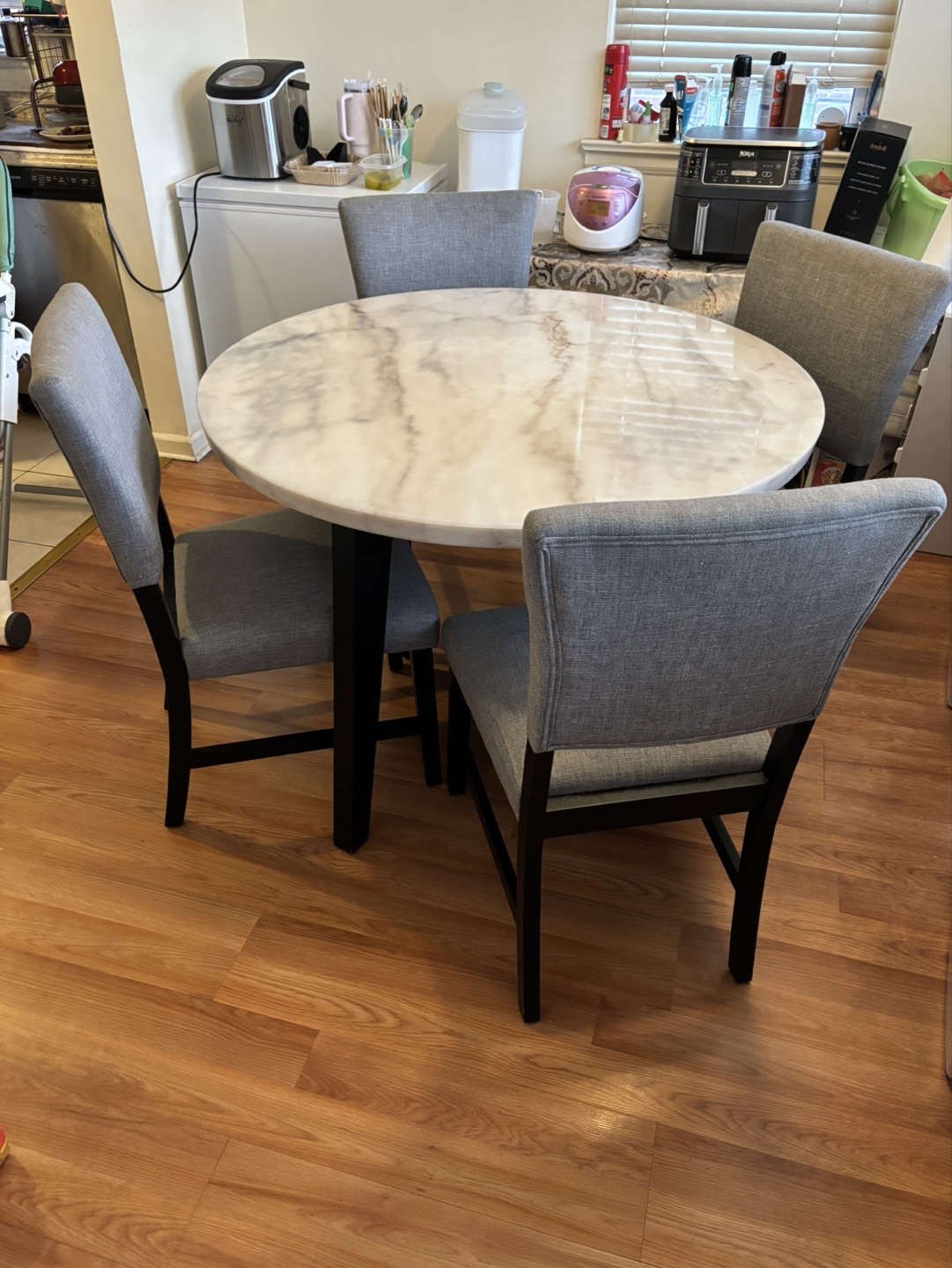 5-Piece Dining Set: Marble Table & Gray Chairs - photo 3