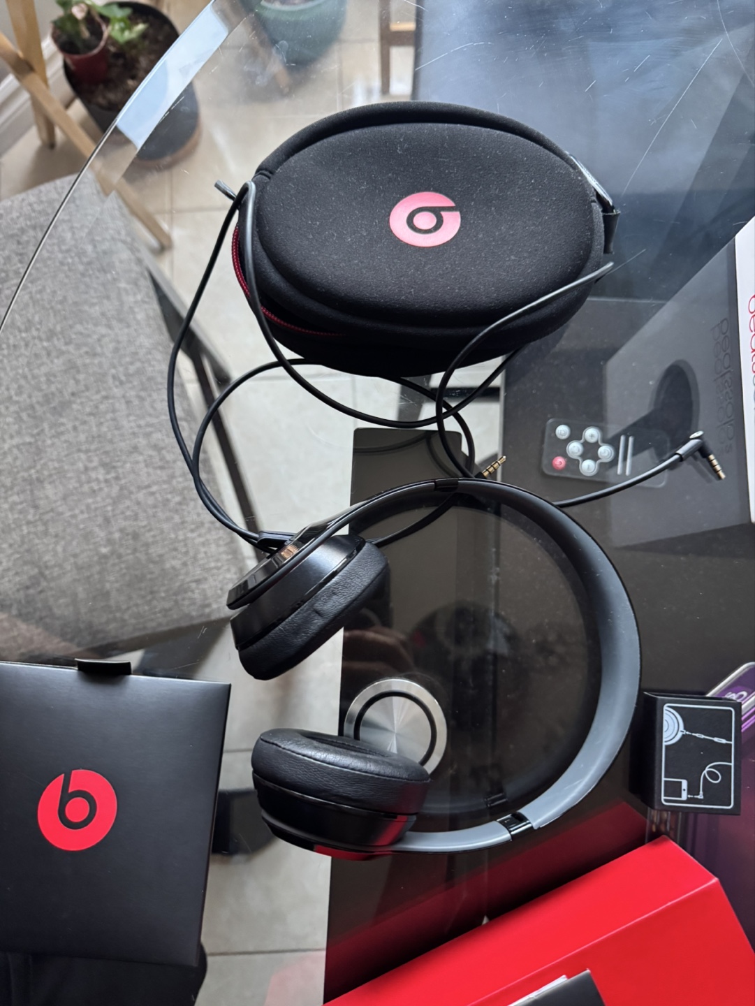 Beats Solo2 Wireless Headphones - Black - photo 3