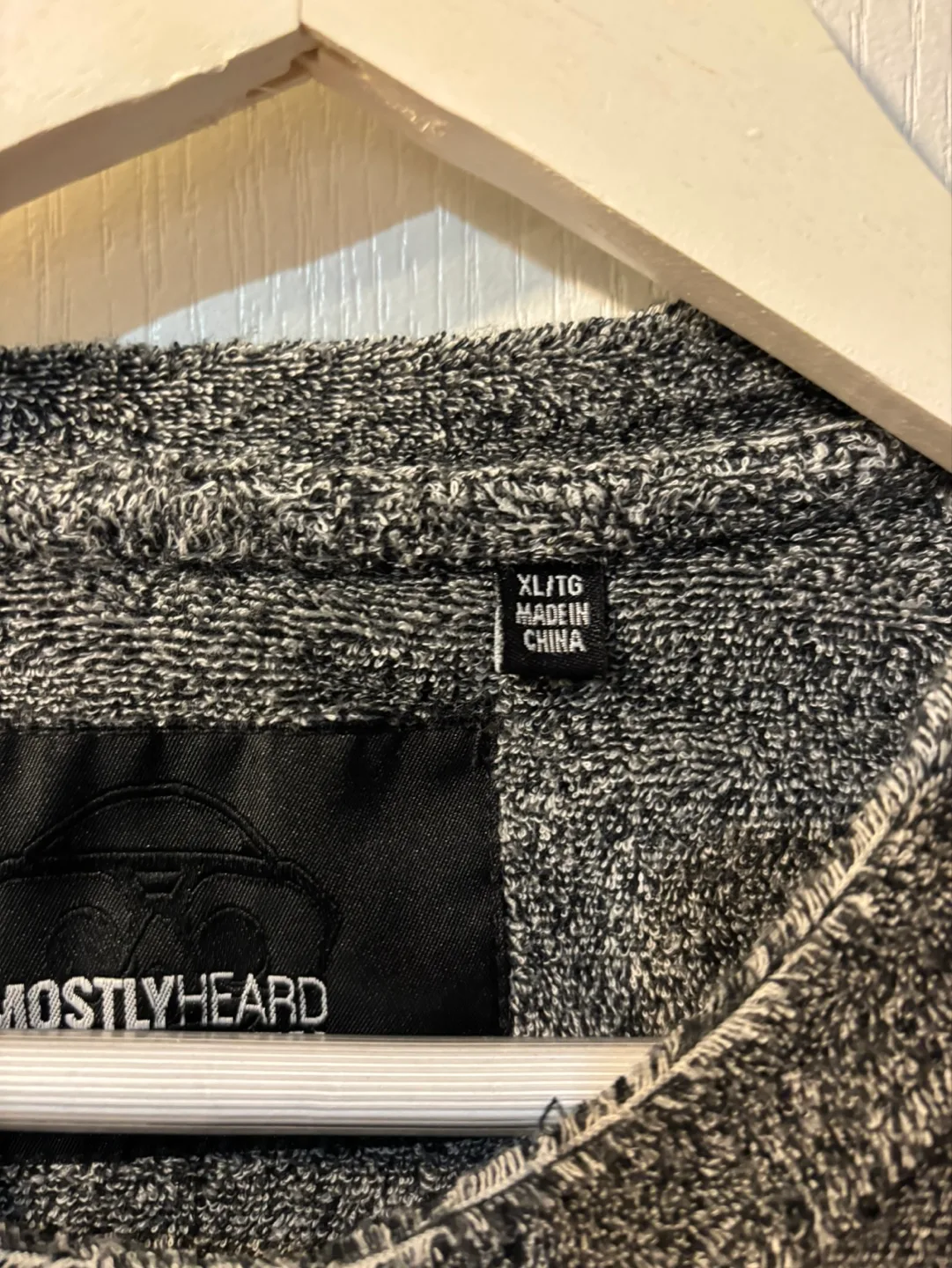 Mostly Heard Rarely Seen Sweater - Size XL/TG image indicator(2)