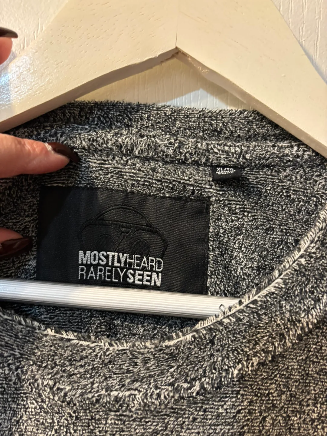 Mostly Heard Rarely Seen Sweater - Size XL/TG image indicator(3)