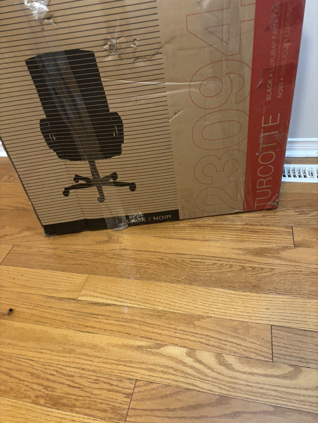New in box Turcotte 23094 Executive Office Chair