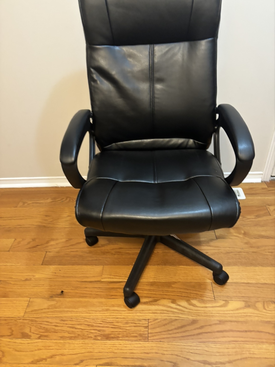 New in box Turcotte 23094 Executive Office Chair - photo 2