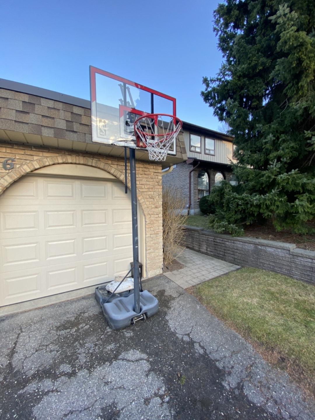 Spalding Outdoor Basketball Hoop ( Brand new spalding backboard)