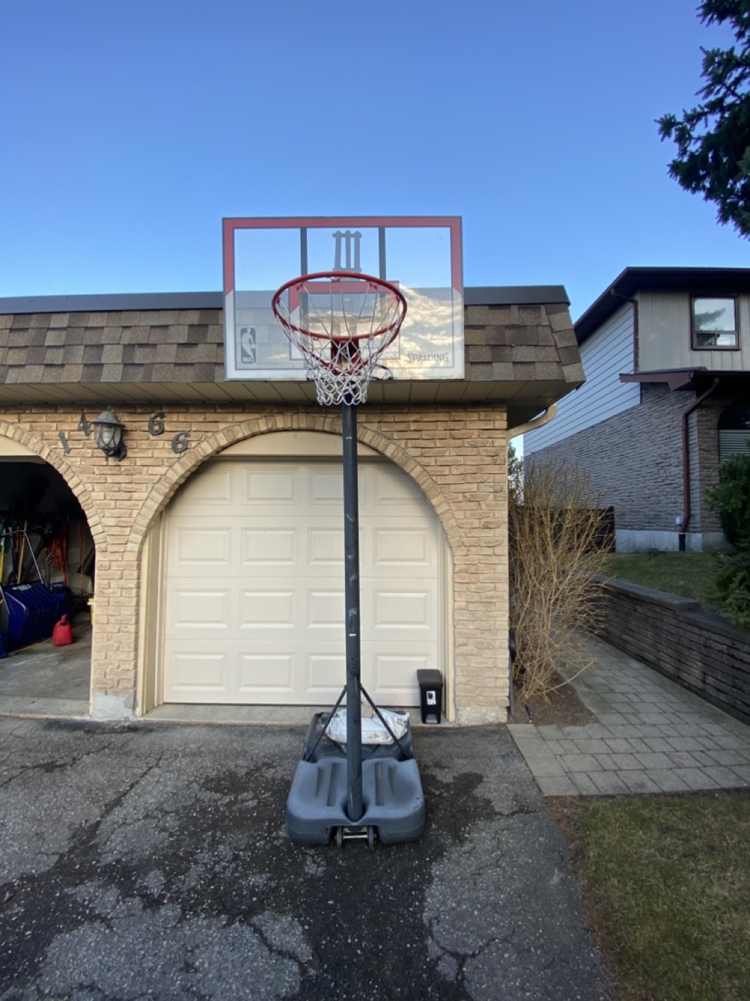 Spalding Outdoor Basketball Hoop ( Brand new spalding backboard) - photo 2
