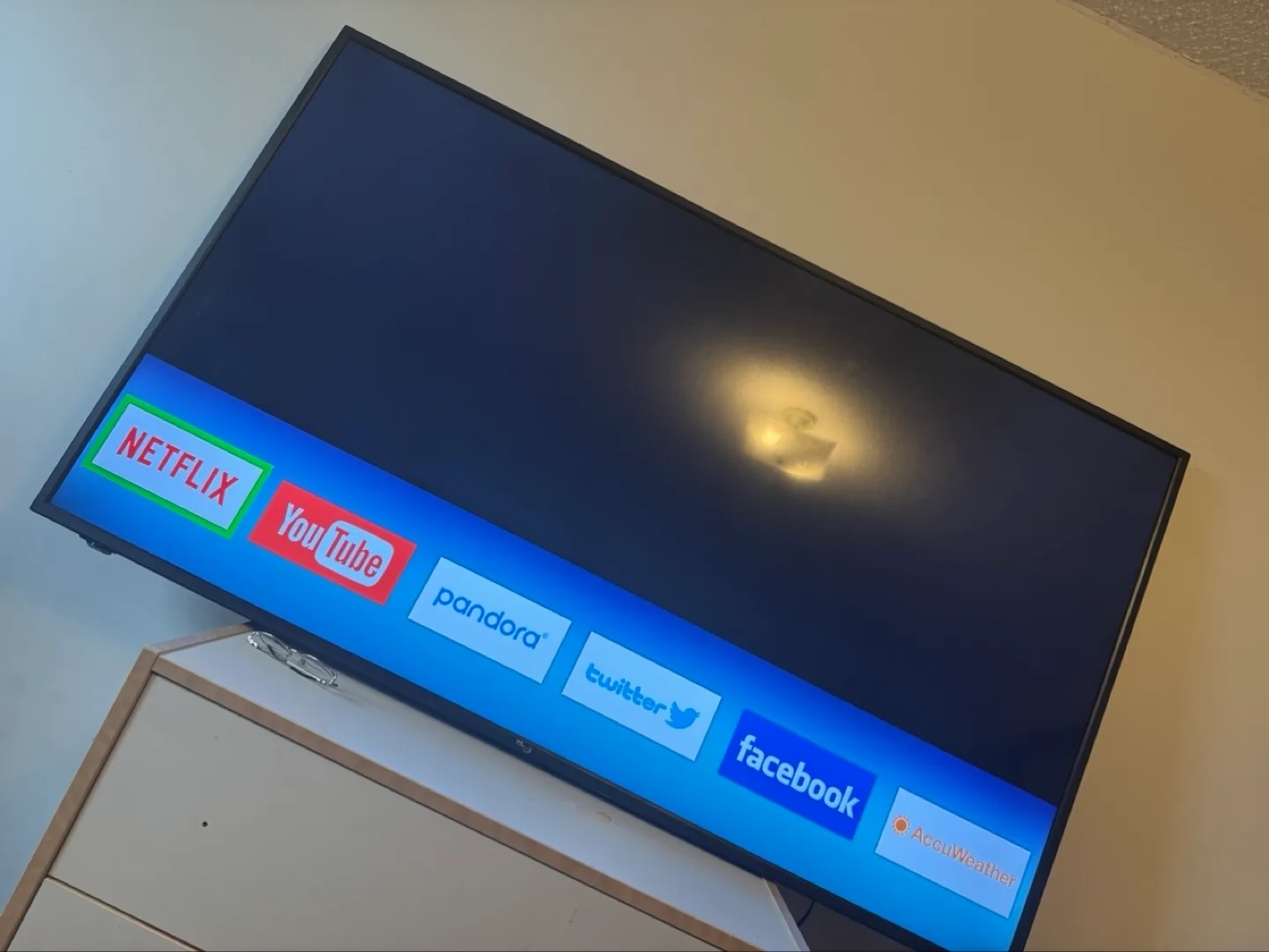 Smart TV RCA 70” image indicator(2)