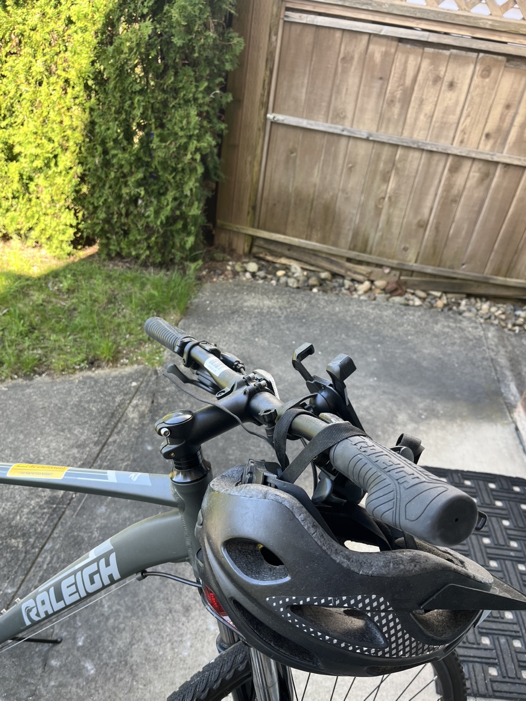 Raleigh Talus 2 Mens Hybrid Bike