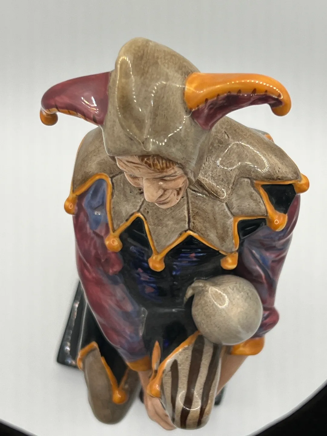 Royal Doulton The Jester Figurine HN 2018 image indicator(2)