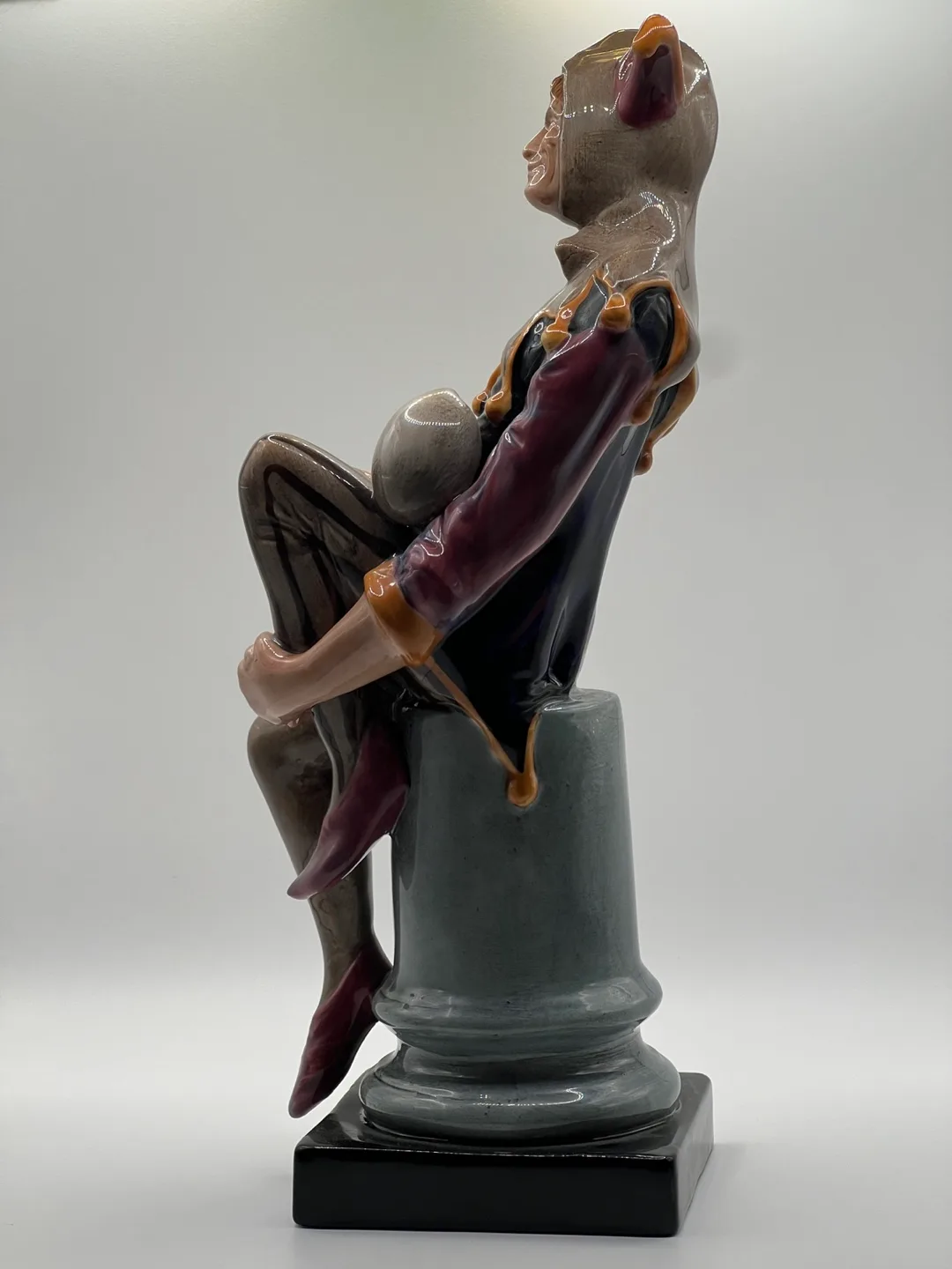 Royal Doulton The Jester Figurine HN 2018 image indicator(4)