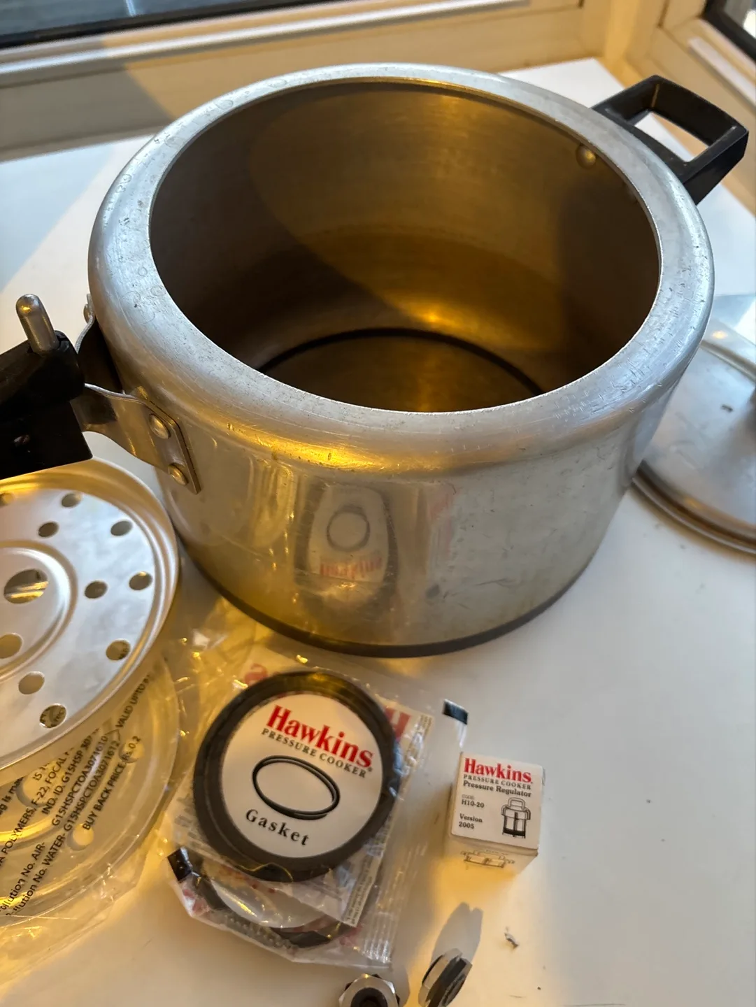 Vintage Hawkins Pressure Cooker with Extra Gasket image indicator(4)
