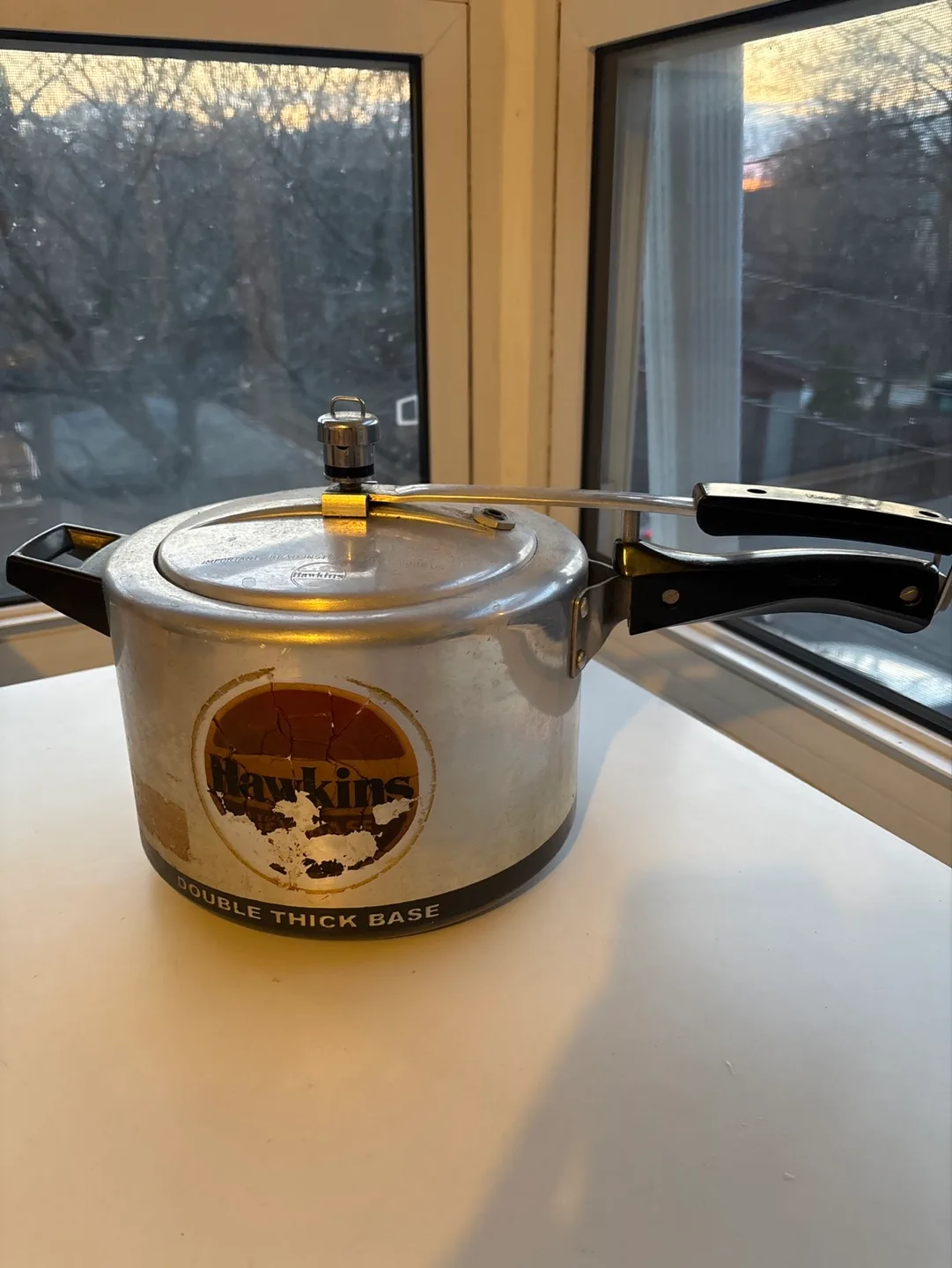 Vintage Hawkins Pressure Cooker with Extra Gasket image indicator(2)