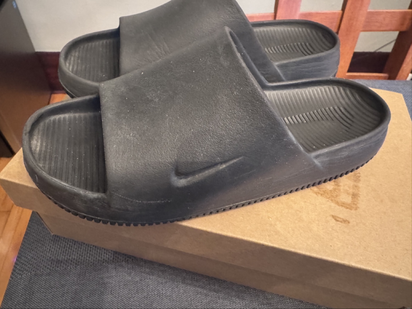 Nike Slides - Black size 8 excellent condition - photo 2