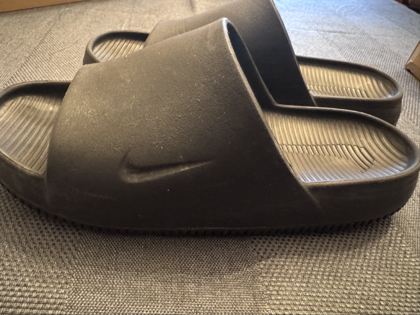 Nike Slides - Black size 8 excellent condition - photo 3