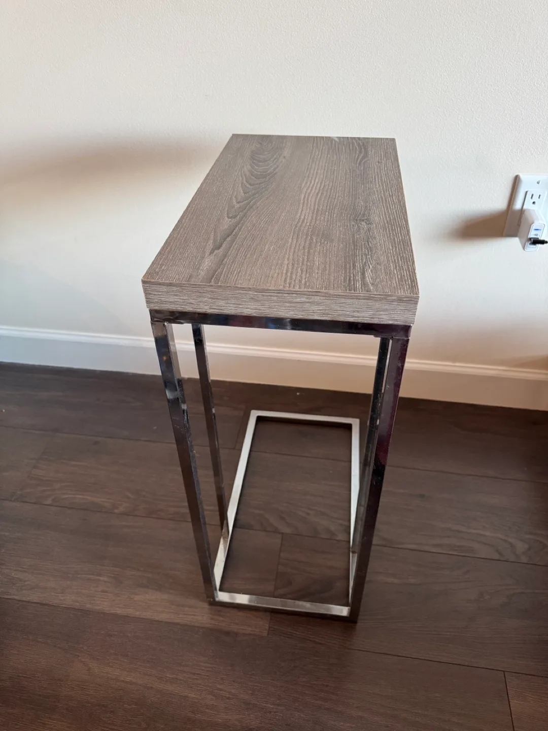 Modern C-Shaped End Table thumbnail