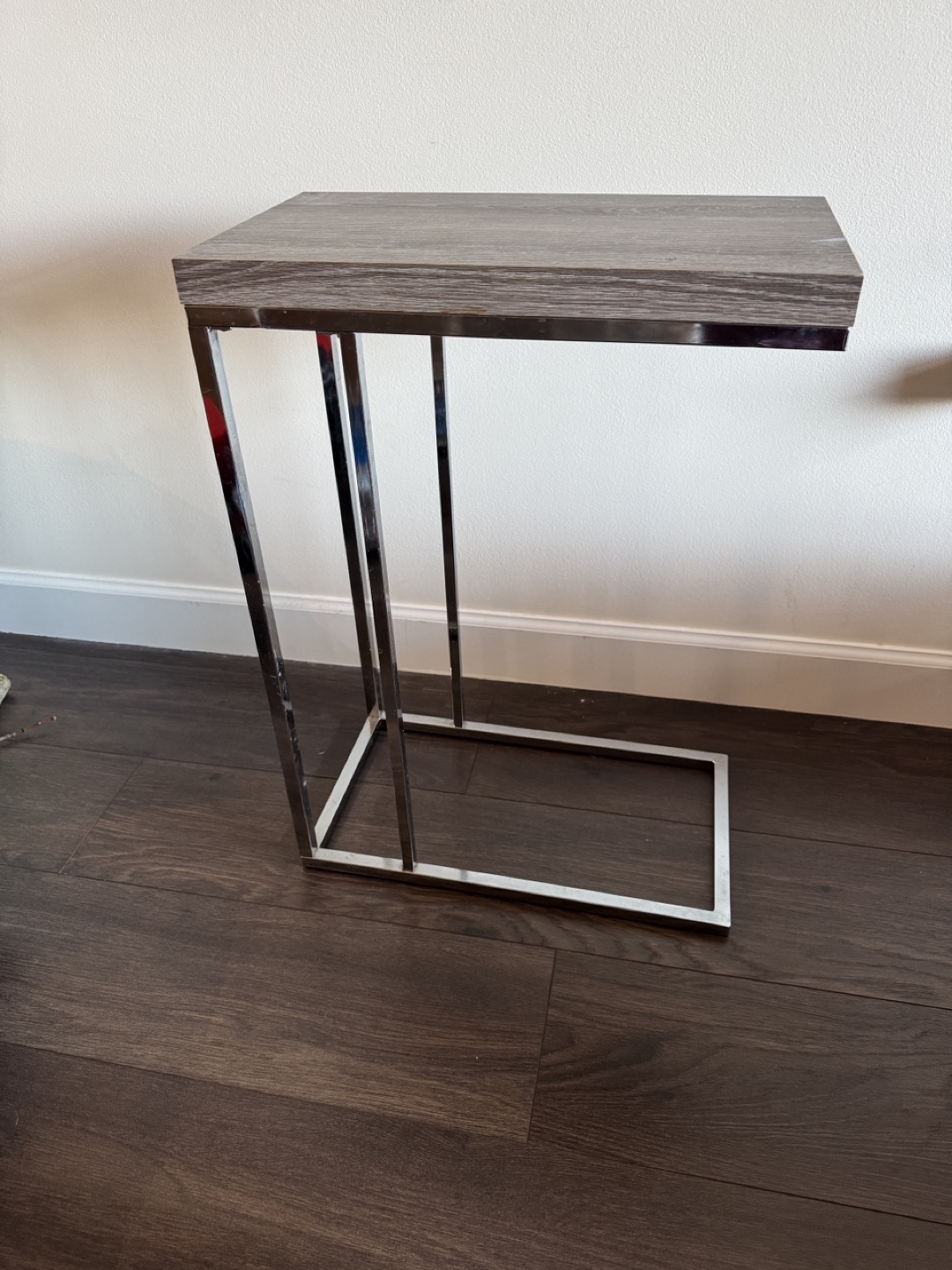 Modern C-Shaped End Table - photo 3