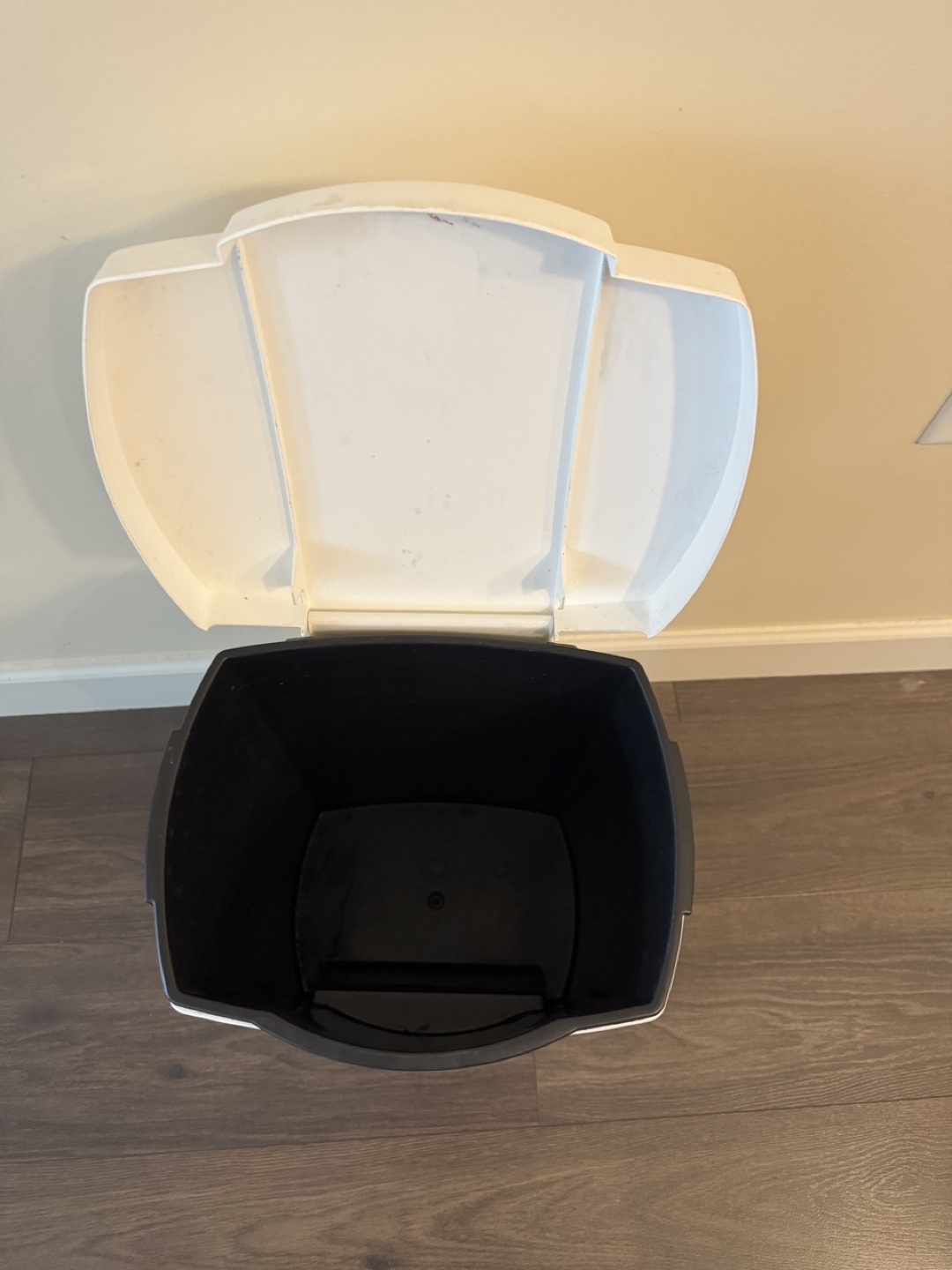 Step-on trash can - photo 2