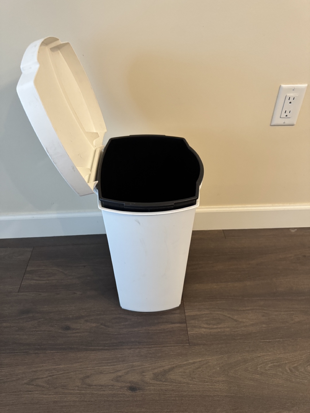 Step-on trash can - photo 3
