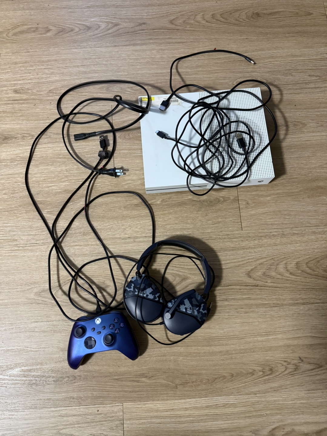 Xbox One S 1Tb Console with Controller and Headset - photo 2