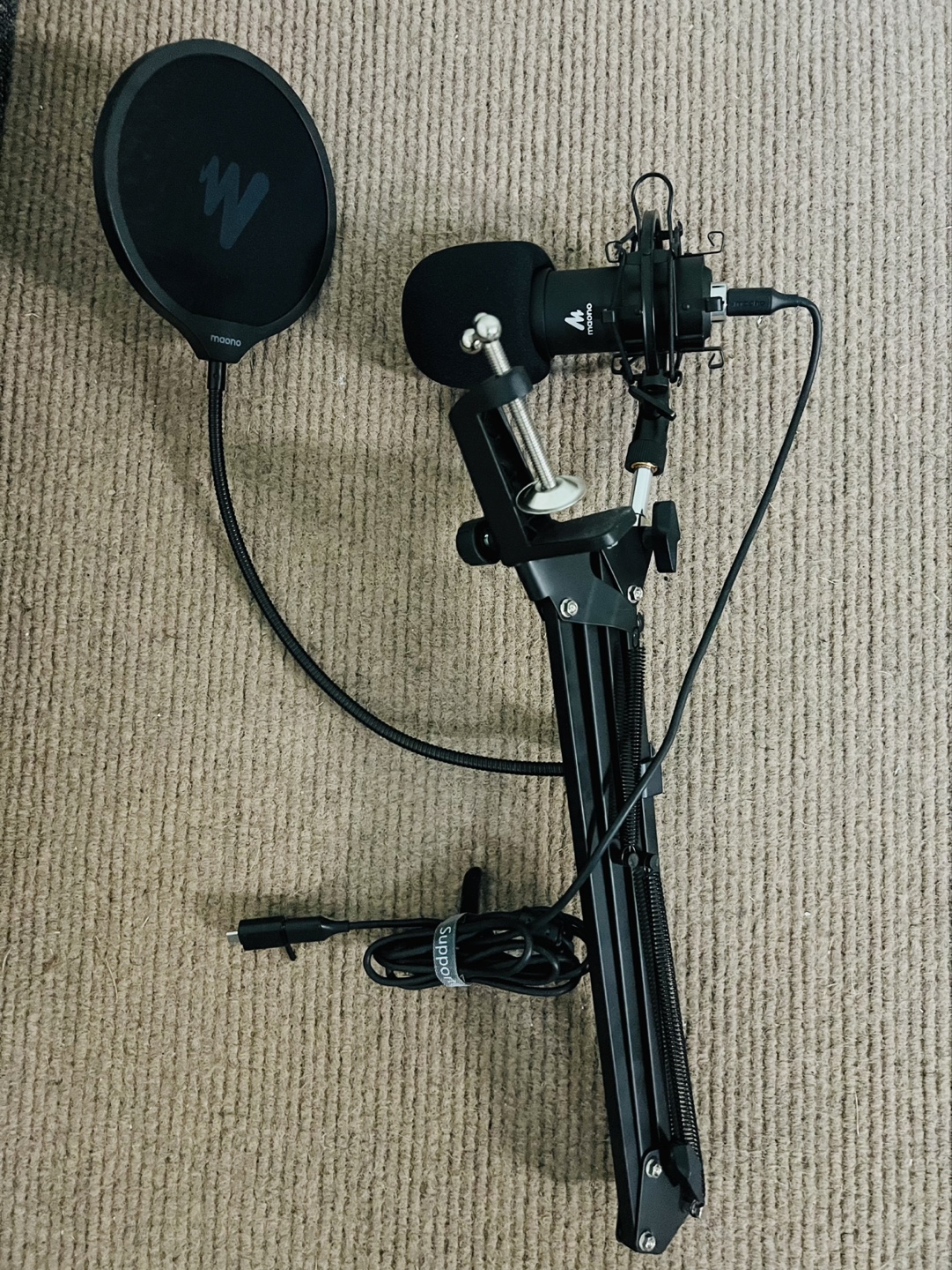 Maono AU-A04 USB Condenser Microphone Kit with Scissor Arm Stand - photo 4